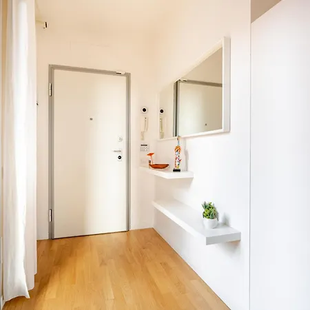 Apartment Urban Red Suite, *