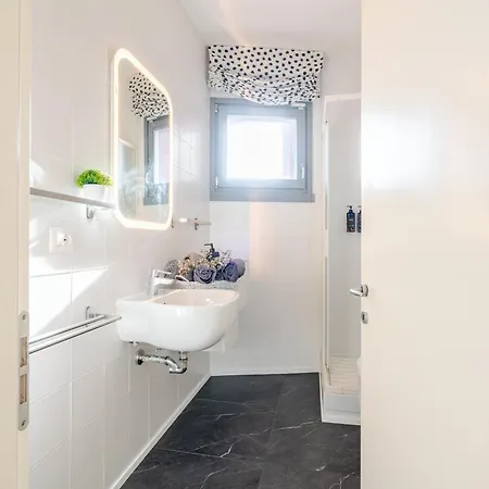 Urban Red Suite, Empoli