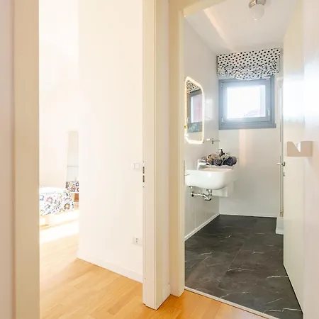 Urban Red Suite, * Empoli
